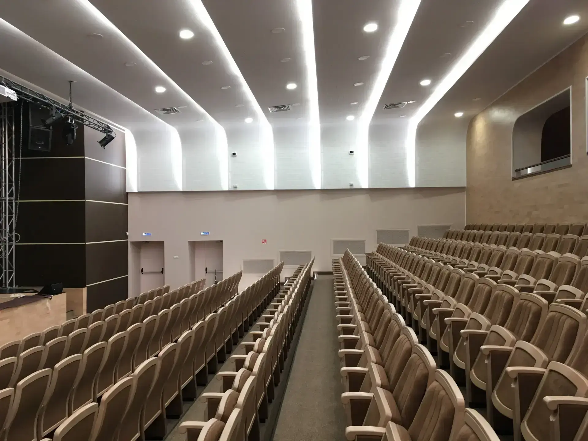 Реконструкция актового зала гимназии миниатюра 2